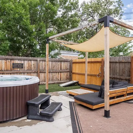 Urban Hot Tub Oasis - Ev Charger - Walk To Rino Villa